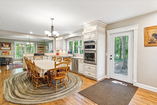 dining room featuring a chandelier, light hardwood / wood-style flooring, a healthy amount of sunlight, and sink