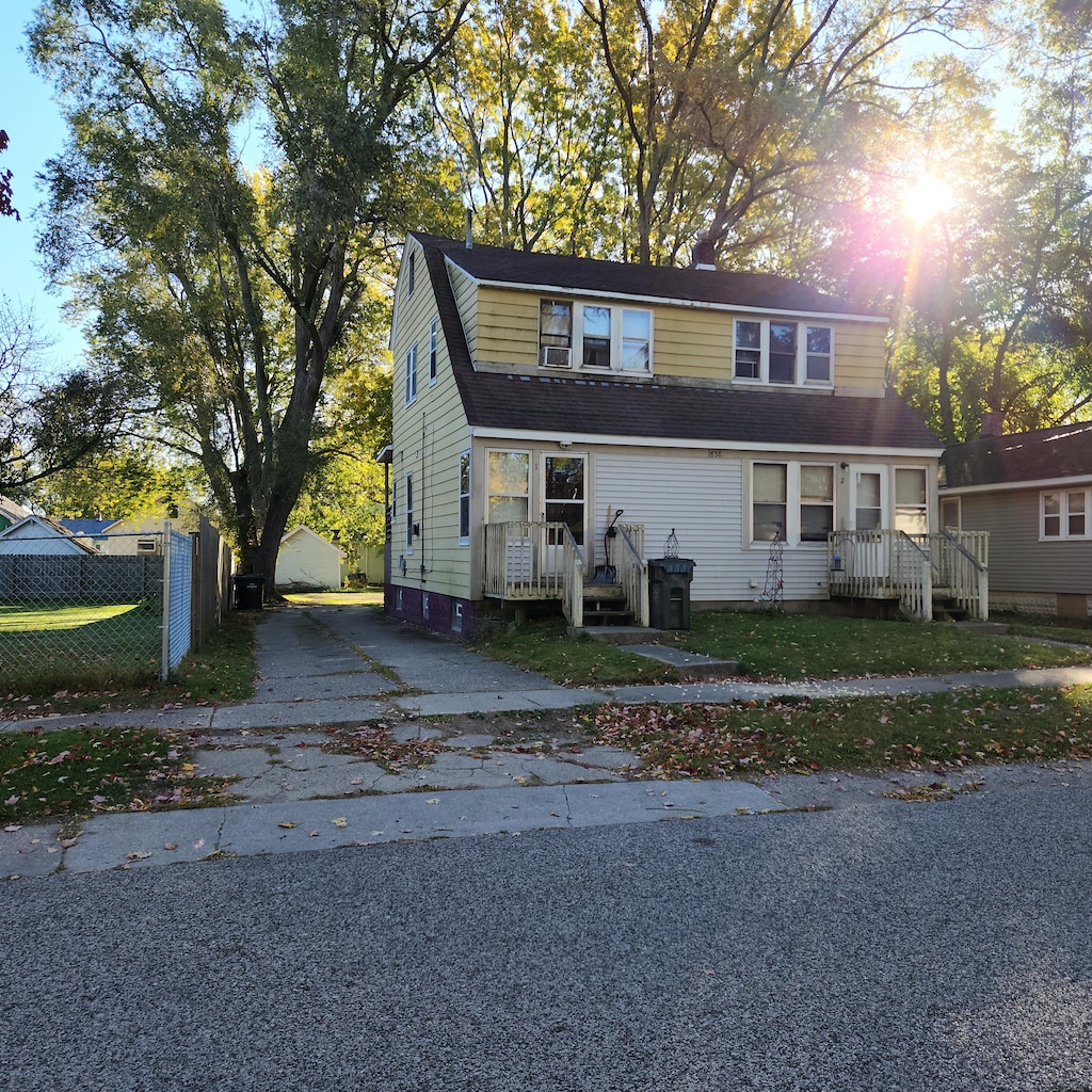 view of front of property