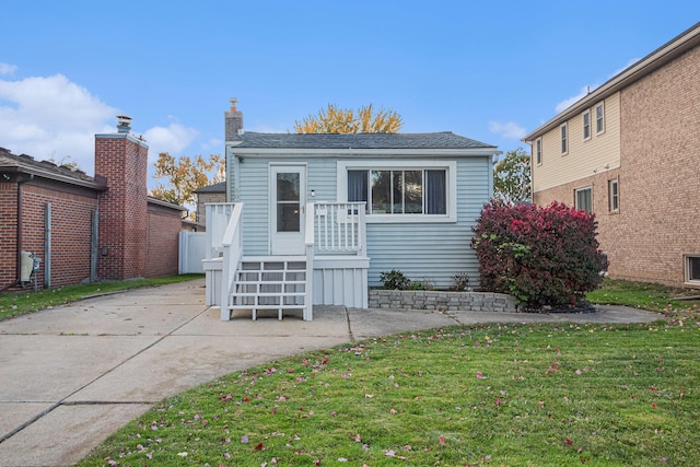 view of front of home with a front yard