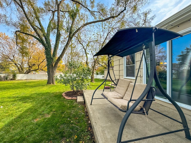 view of yard featuring a patio