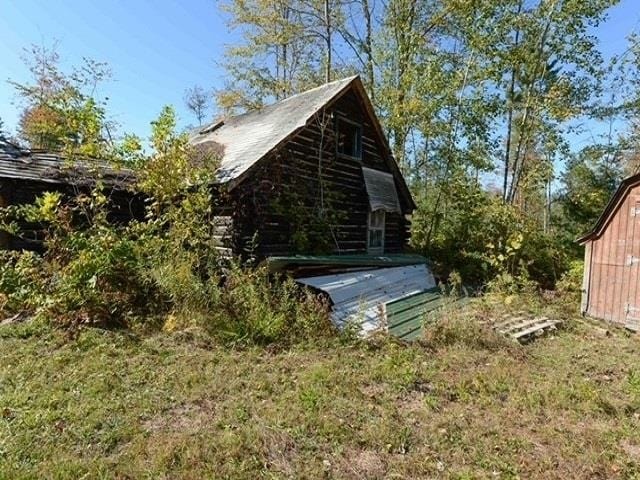 view of side of property