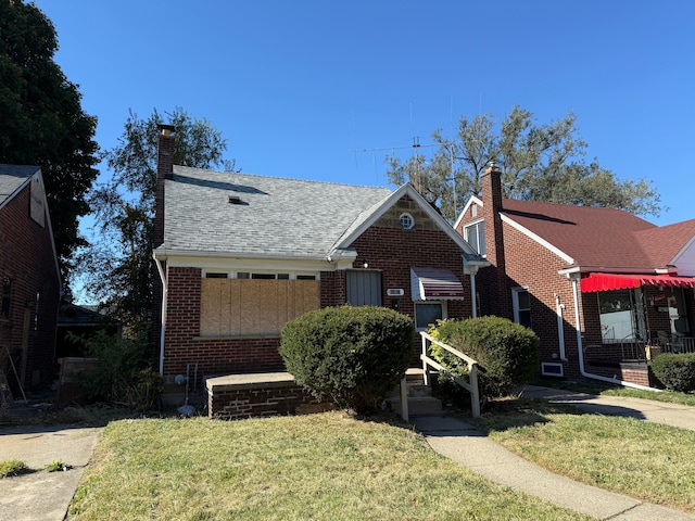 view of front of house with a front yard