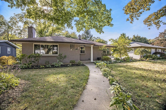 ranch-style home featuring a front lawn