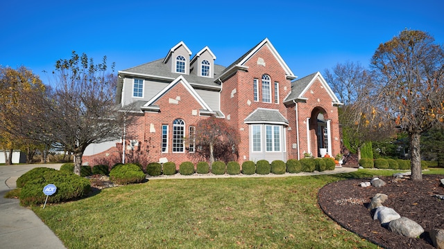 view of front property featuring a front yard