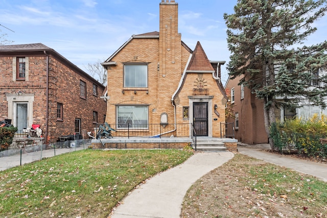 view of front of house with a front yard