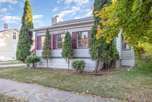 view of front of house with a front yard