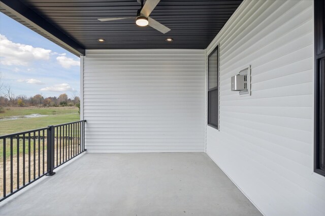 balcony featuring ceiling fan