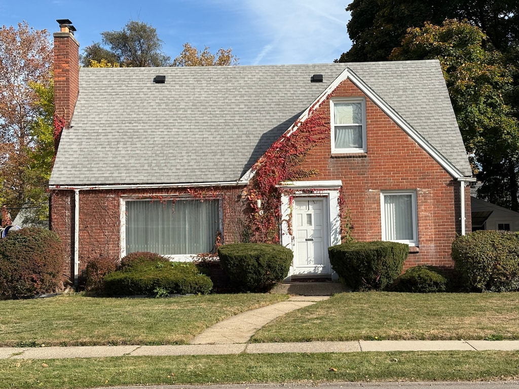 view of front of house with a front yard