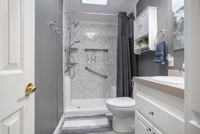 bathroom featuring vanity, a textured ceiling, toilet, and curtained shower