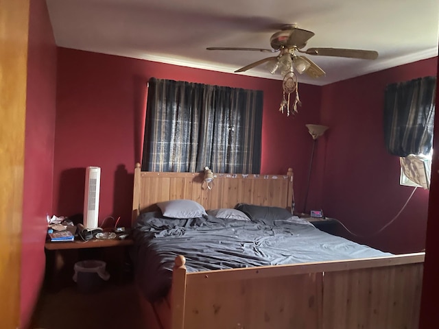 bedroom with ceiling fan