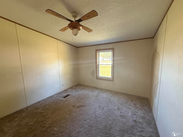 spare room featuring carpet flooring, a textured ceiling, and ceiling fan