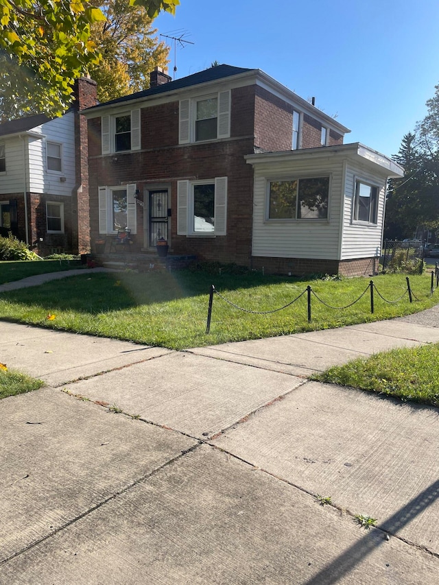 view of front of house featuring a front lawn