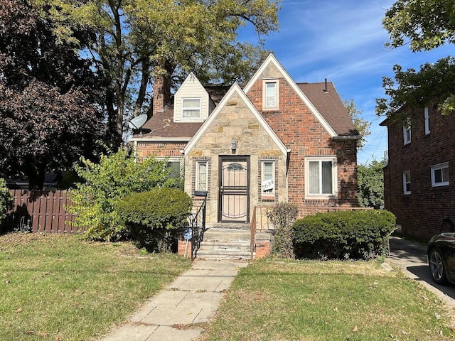 view of front facade featuring a front yard