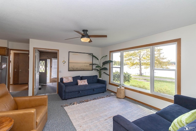 carpeted living room featuring ceiling fan