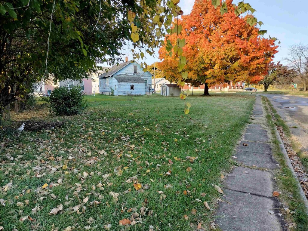 123 Eddington Ave, Flint, MI 48503 - view of grassy yard