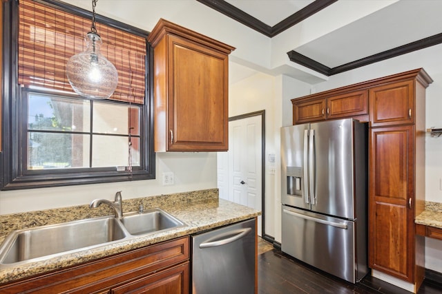 kitchen with dark wood-type flooring, sink, hanging light fixtures, ornamental molding, and stainless steel appliances