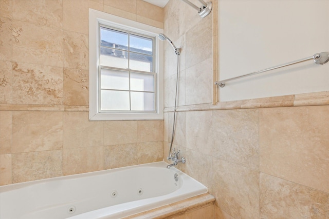 bathroom with tiled shower / bath combo