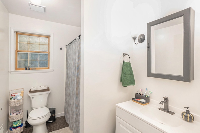 bathroom with a shower with curtain, vanity, and toilet