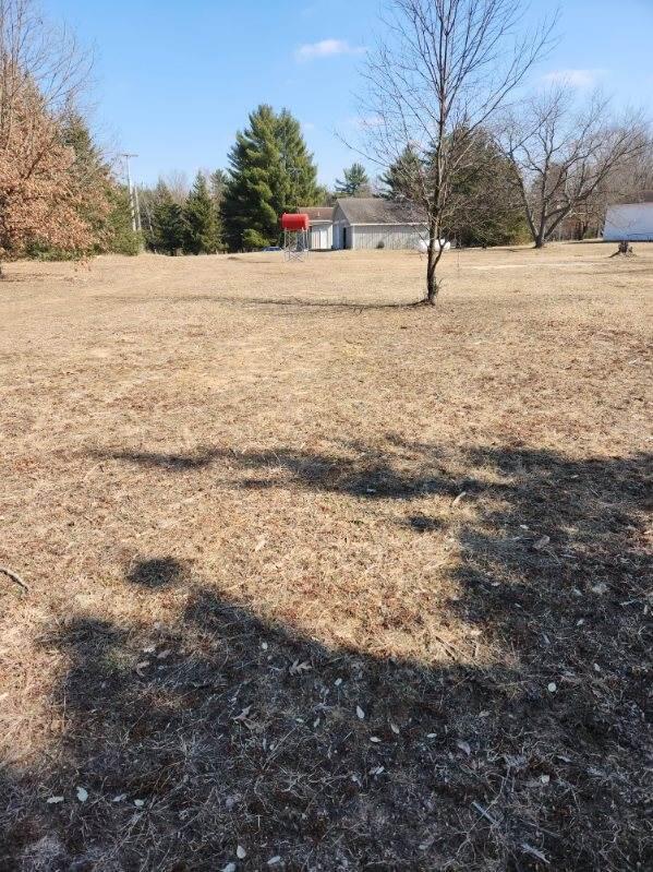 view of yard featuring a rural view