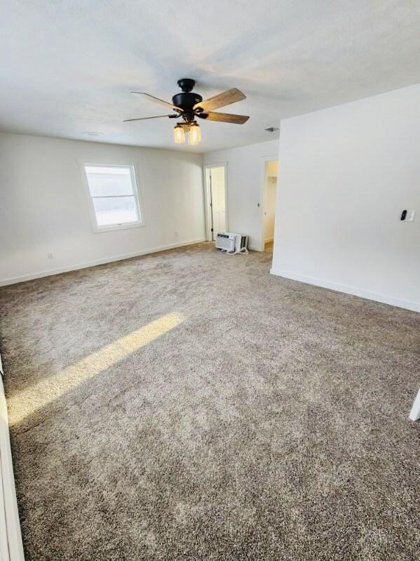 spare room with carpet and ceiling fan