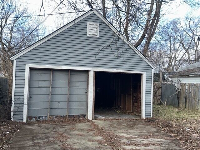 20543 Waltham St, Detroit, MI 48205 - view of detached garage