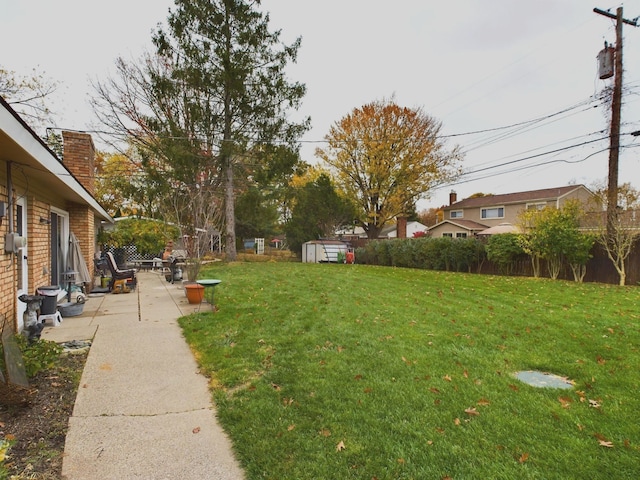 view of yard featuring a patio