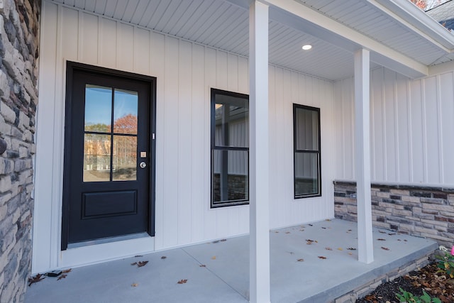 property entrance with covered porch