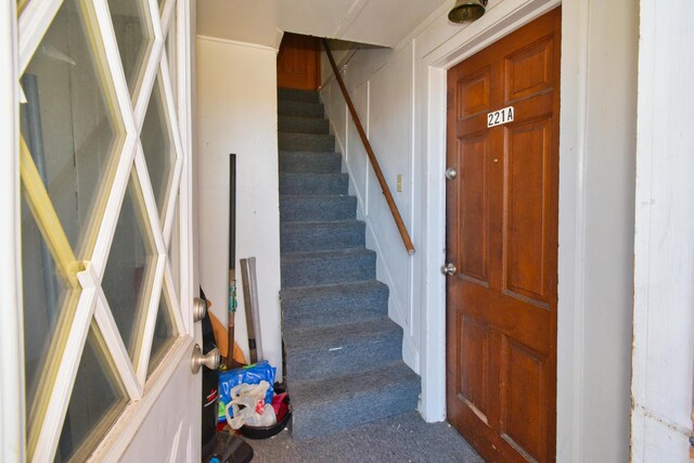 221 N 6th St, Niles, MI 49120 - view of staircase