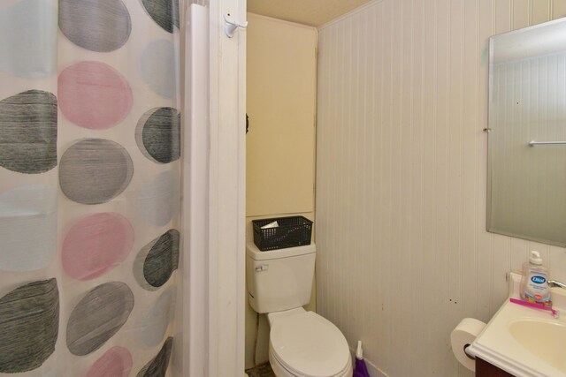 221 N 6th St, Niles, MI 49120 - full bathroom featuring vanity and toilet