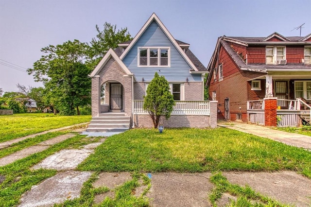 view of front of property with a front lawn and covered porch