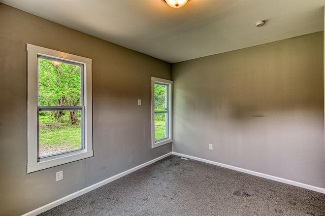 view of carpeted spare room