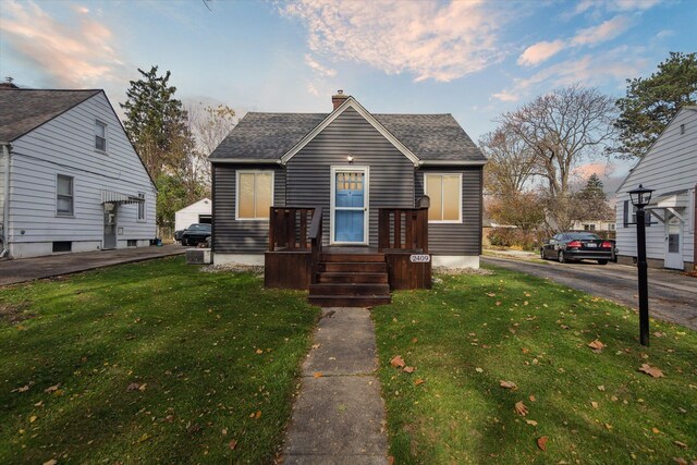 bungalow-style house with a lawn