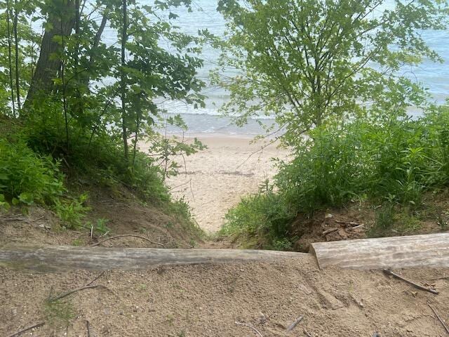 view of nature featuring a water view