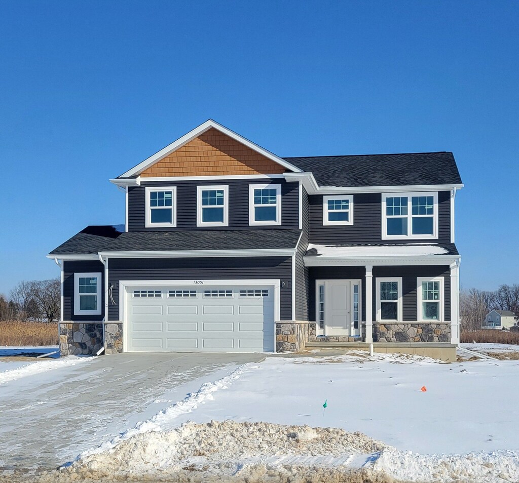 view of front facade featuring a garage