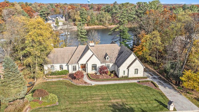 bird's eye view with a water view