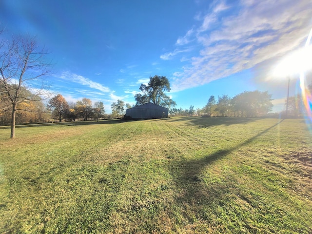 view of yard featuring a rural view