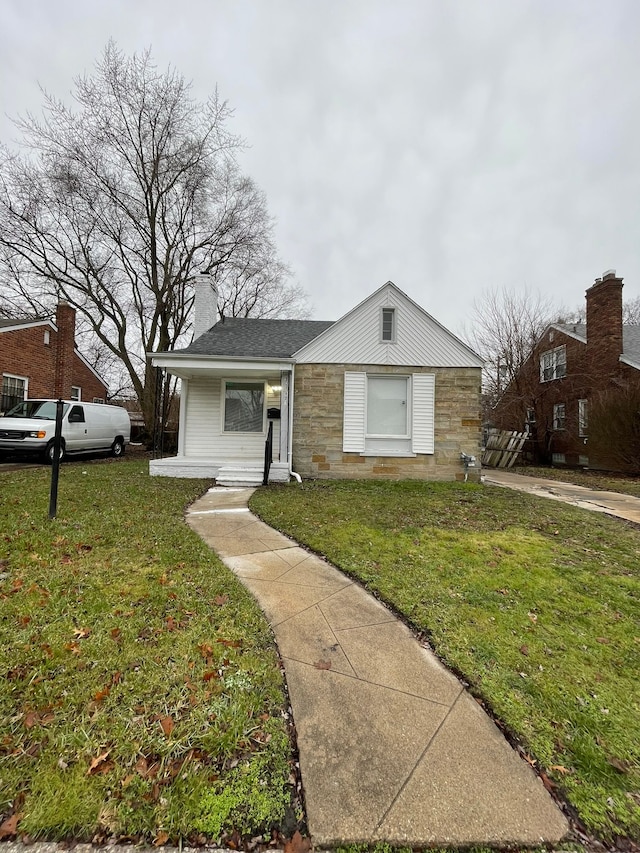 view of front of house featuring a front yard