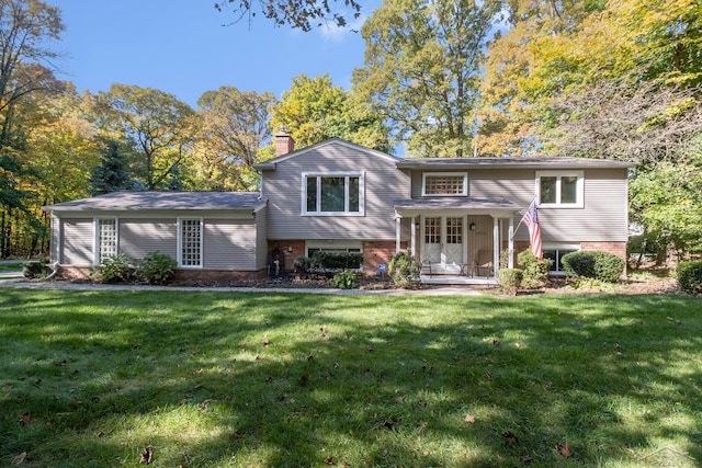 split foyer home with a front yard