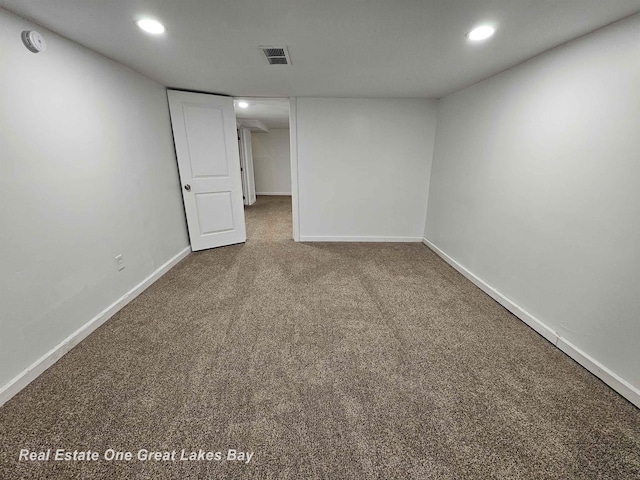 unfurnished room with carpet flooring