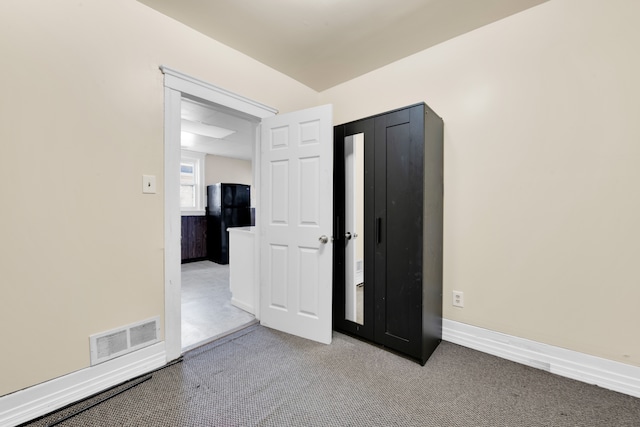 empty room featuring carpet