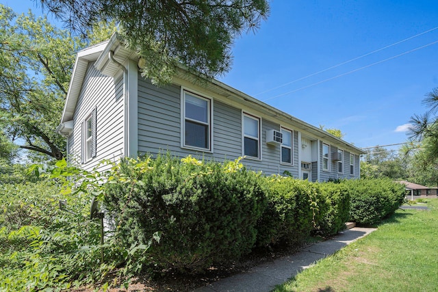 view of side of property featuring a yard