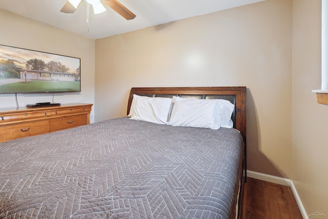 bedroom with ceiling fan