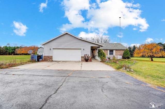 view of front of house featuring a front lawn and a garage