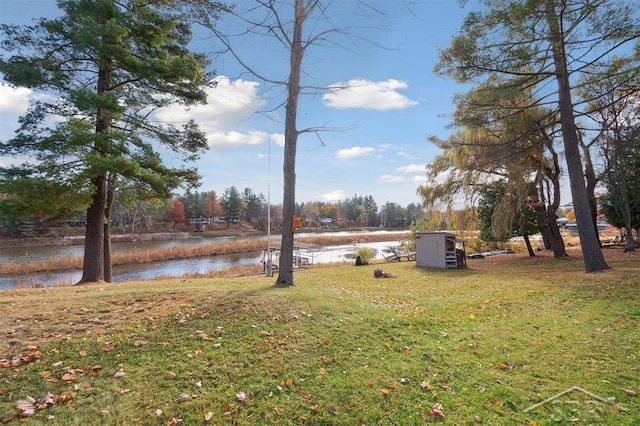 view of yard featuring a water view