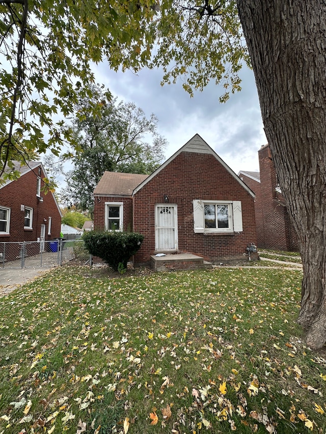 view of front of house with a front yard