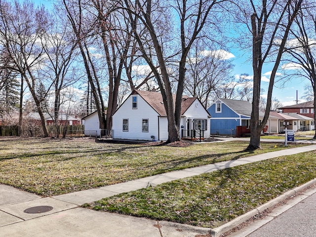 23096 Hawthorne St, Farmington, MI 48336 - view of front of property featuring a front yard and a residential view