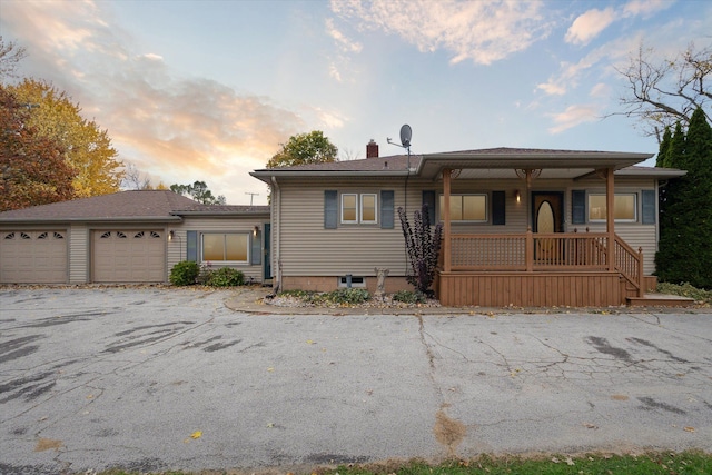 view of front of house with covered porch and a garage