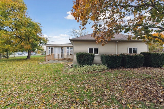 back of house featuring a yard