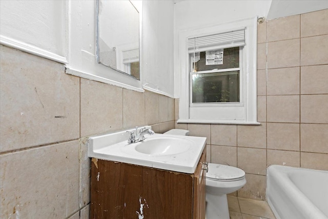 16644 Washburn St, Detroit, MI 48221 - full bath featuring tile walls, vanity, toilet, a bathtub, and tile patterned floors