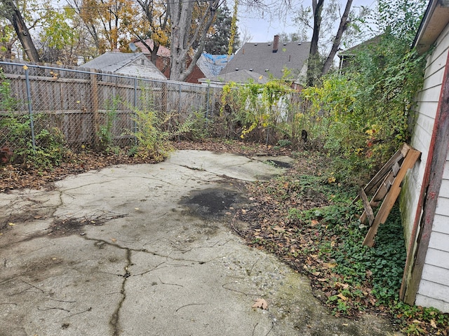 view of yard featuring a patio